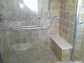 11 Charlotte Pl in Plainview, NY - Building Photo - Building Photo
