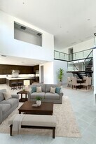 20568 Edgewood Ct in Chatsworth, CA - Building Photo