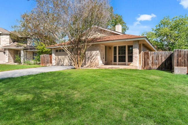 5314 Lake Golden Dr in San Antonio, TX - Building Photo - Building Photo