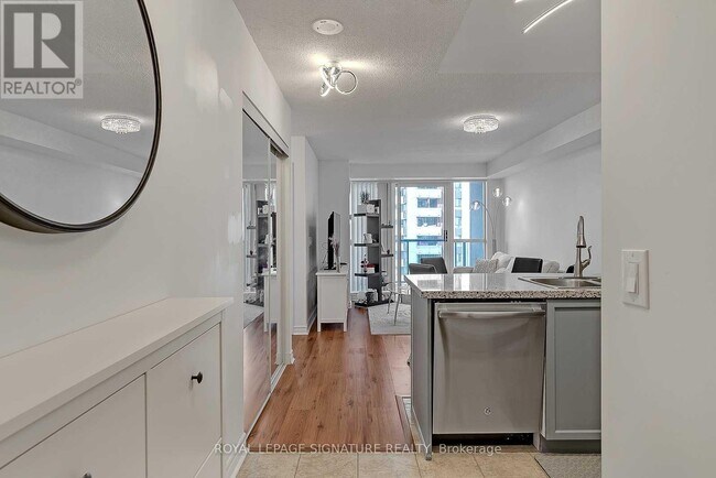 5 Michael Power Pl in Toronto, ON - Building Photo - Building Photo