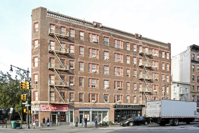 201-205 West 11th Street in New York, NY - Building Photo - Building Photo