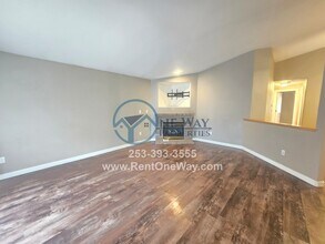 1120 S 90th St Ct in Tacoma, WA - Foto de edificio - Building Photo