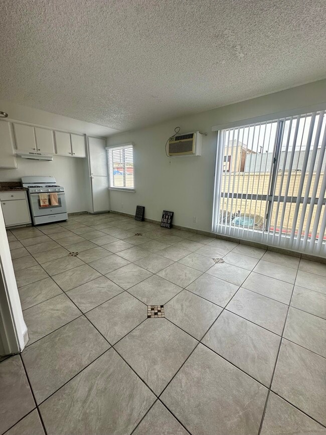 Studio Village Apartments in Van Nuys, CA - Building Photo - Building Photo