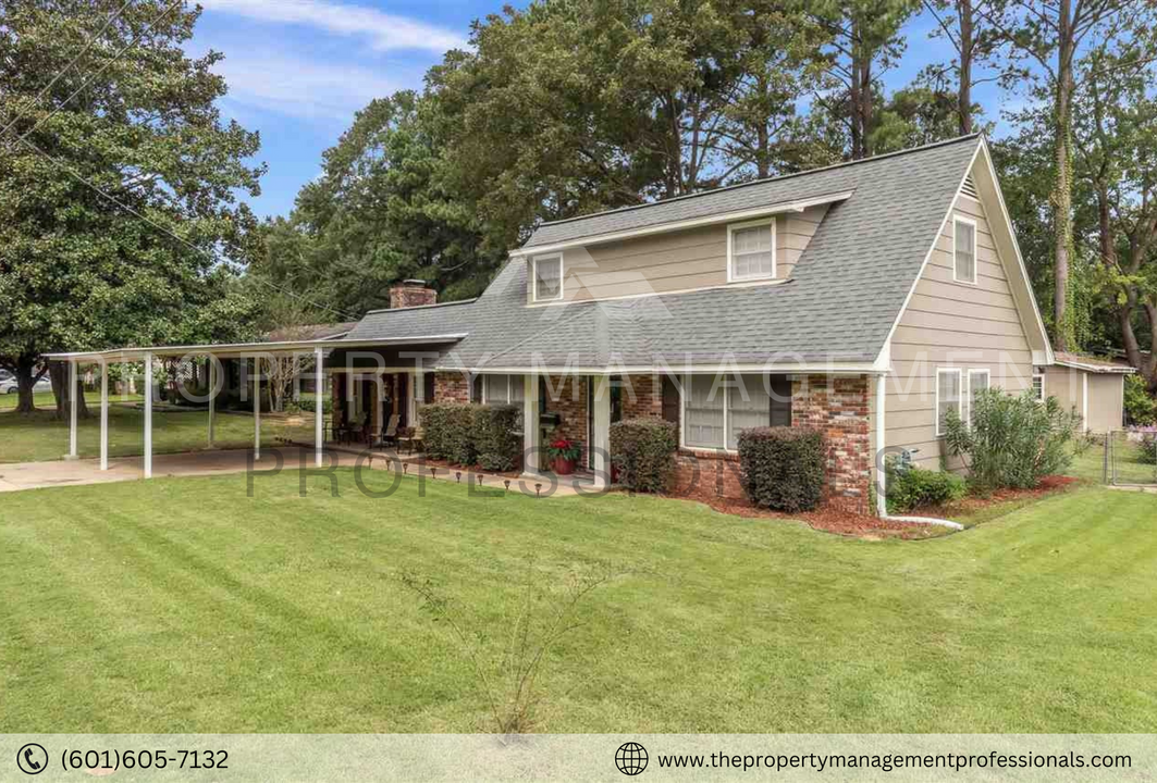 1258 Deerfield Ln in Jackson, MS - Foto de edificio