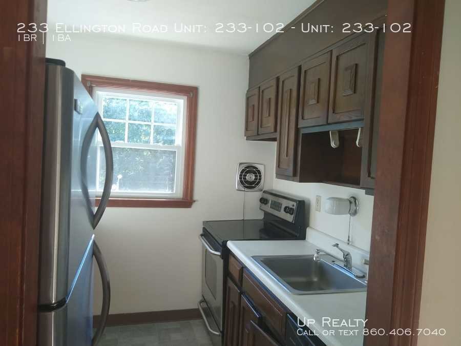 233 Ellington Rd-Unit -Unit: 233-102 in East Hartford, CT - Building Photo