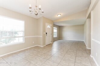 10002 Lancashire Dr in Jacksonville, FL - Building Photo - Building Photo