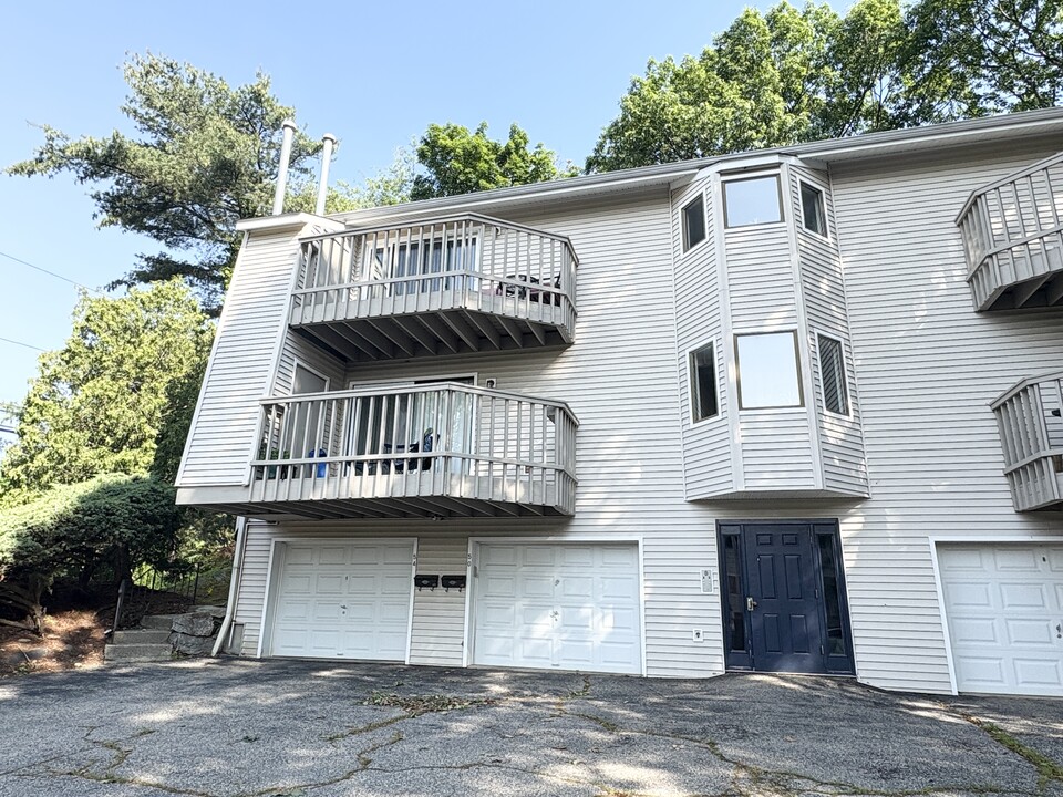 50 Overlook Ave in Fairfield, CT - Building Photo
