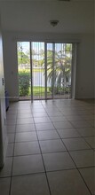 8287 SW 27th St in Miramar, FL - Foto de edificio - Building Photo