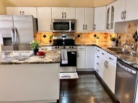 3910 Inverrary Blvd in Lauderhill, FL - Building Photo