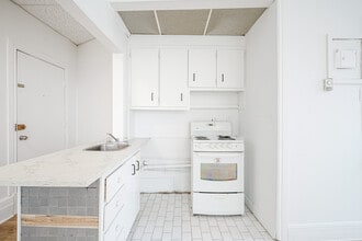 3419 Av. Prud'homme in Montréal, QC - Building Photo - Building Photo