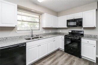 217 Cherrywood Dr in Moore, OK - Building Photo - Building Photo