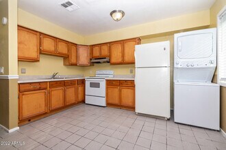2254 W Southern Ave-Unit -11 in Phoenix, AZ - Building Photo - Building Photo