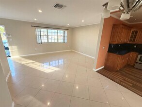 330 N 65th Way in Hollywood, FL - Building Photo - Building Photo