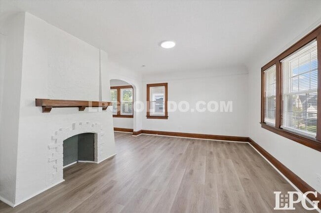 property at 4119 Kingsbury Ave