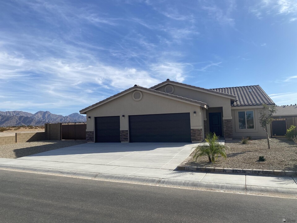 12673 S 50th Dr in Yuma, AZ - Building Photo