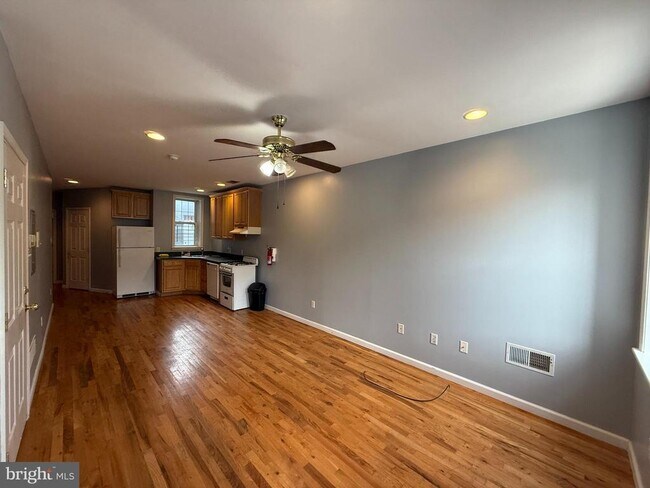 property at 1543 W Thompson St