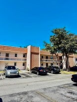 7610 Stirling Rd in Hollywood, FL - Building Photo