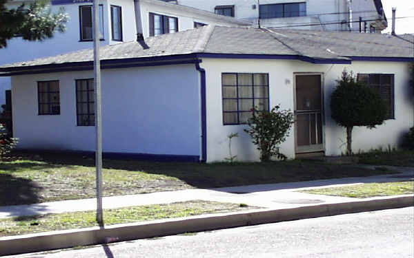 12800 Zanja St in Los Angeles, CA - Building Photo