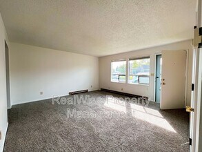 713 NW Birch Ave in Redmond, OR - Building Photo - Building Photo