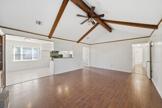 122 White Cedar St in Houston, TX - Building Photo - Building Photo