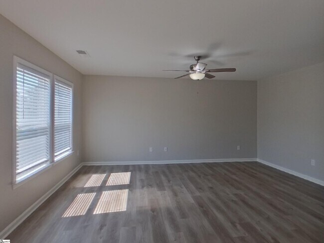 156 Bennett Dairy Rd in Spartanburg, SC - Foto de edificio - Building Photo