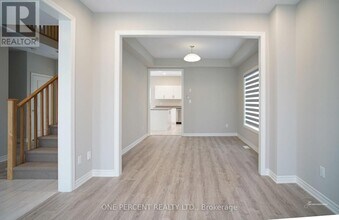 242 Springfield Cres in Clearview, ON - Building Photo - Building Photo