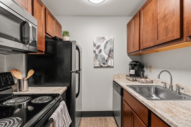 Valley View Apartments in Fitchburg, WI - Building Photo - Building Photo