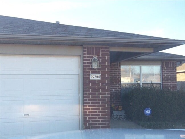 property at 2780 Carondolet St