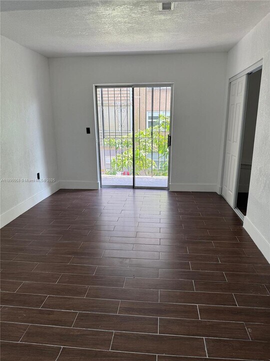 6625 W 4th Ave in Hialeah, FL - Building Photo