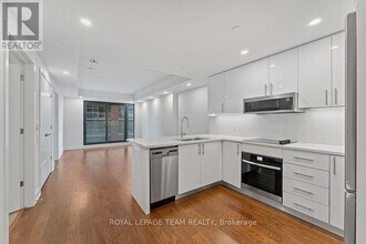 180 George St in Ottawa, ON - Building Photo - Building Photo