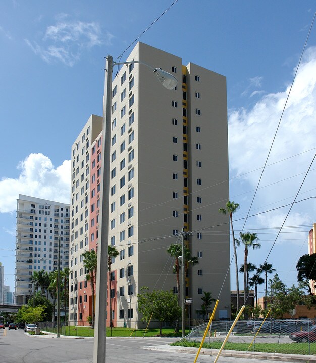 Hunter Riverwalk Apartments in Miami, FL - Building Photo