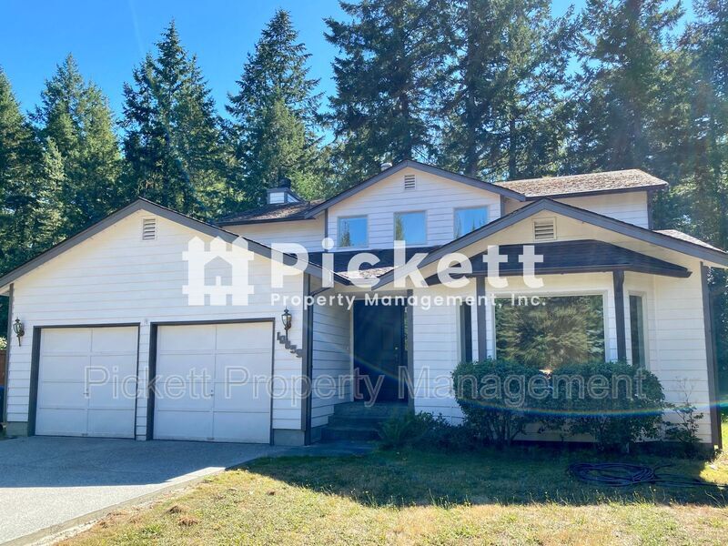10659 Wharf Pl NW in Silverdale, WA - Building Photo