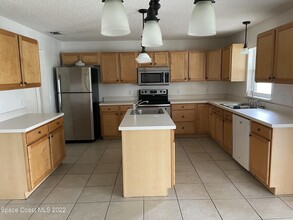 1666 Sawgrass Dr SW in Palm Bay, FL - Building Photo - Building Photo