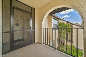 8475 Charter Club Cir, Unit 5 in Ft. Myers, FL - Building Photo - Building Photo