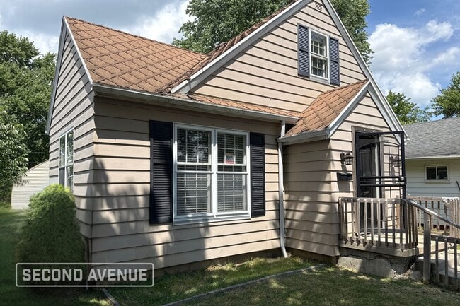 property at 1521 E Donald St