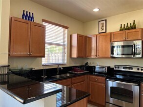 11389 NW 87th Ln in Medley, FL - Building Photo - Building Photo