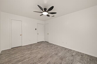 5615 Beechnut St in Houston, TX - Building Photo - Building Photo