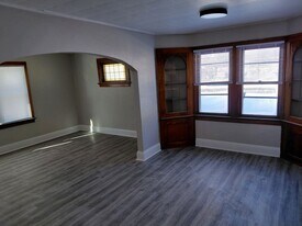 1412 N 68th St 6 unit in Wauwatosa, WI - Building Photo