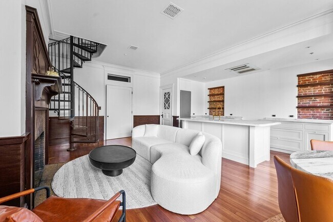 320 Tappan St in Brookline, MA - Building Photo - Building Photo