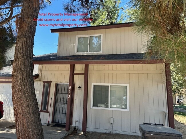property at 523 W Meadow Ct