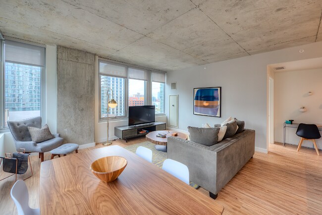 173 N Desplaines St in Chicago, IL - Building Photo - Building Photo