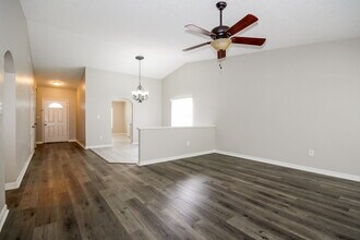 1554 Thistledown Dr in Brandon, FL - Building Photo - Building Photo