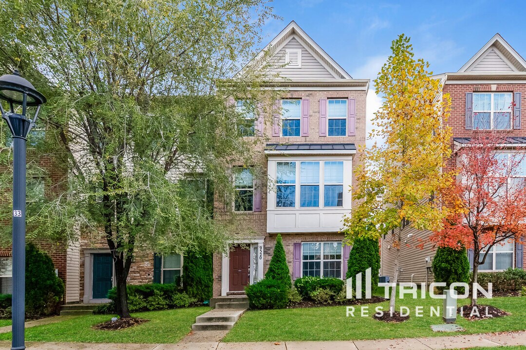 9520 Smithview Pl in Lanham, MD - Foto de edificio