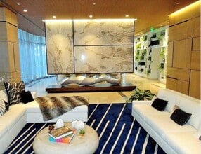 55 SW 9th St, Unit 4408 in Miami, FL - Building Photo - Building Photo