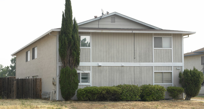 1512 Sycamore Rd in Antioch, CA - Foto de edificio - Building Photo