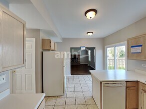 809 Magnolia Dr in North Aurora, IL - Building Photo - Building Photo