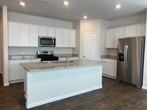 311 Town Lk Bnd in Kyle, TX - Building Photo - Building Photo