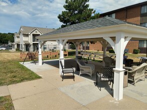 The Heartland Affordable Senior Housing in Peoria, IL - Building Photo - Building Photo