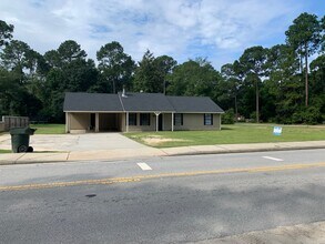 812 Robin Hood Trail in Statesboro, GA - Building Photo - Building Photo