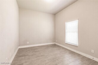 870 Columbia St in Port Charlotte, FL - Building Photo - Building Photo